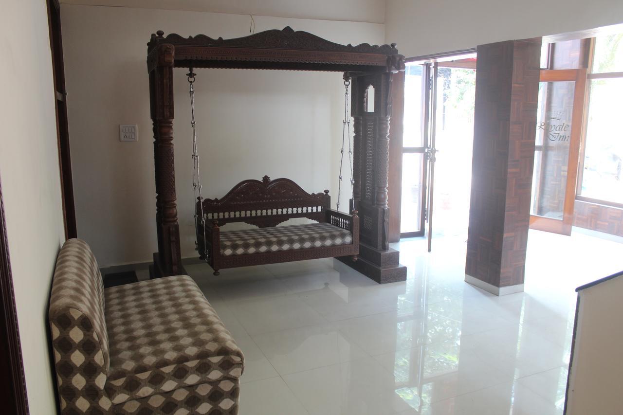 Royale Inn Vapi Exterior foto