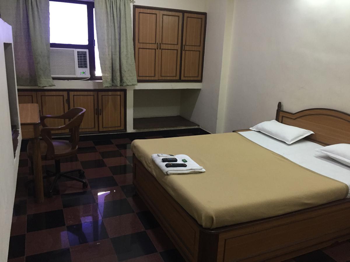 Royale Inn Vapi Exterior foto